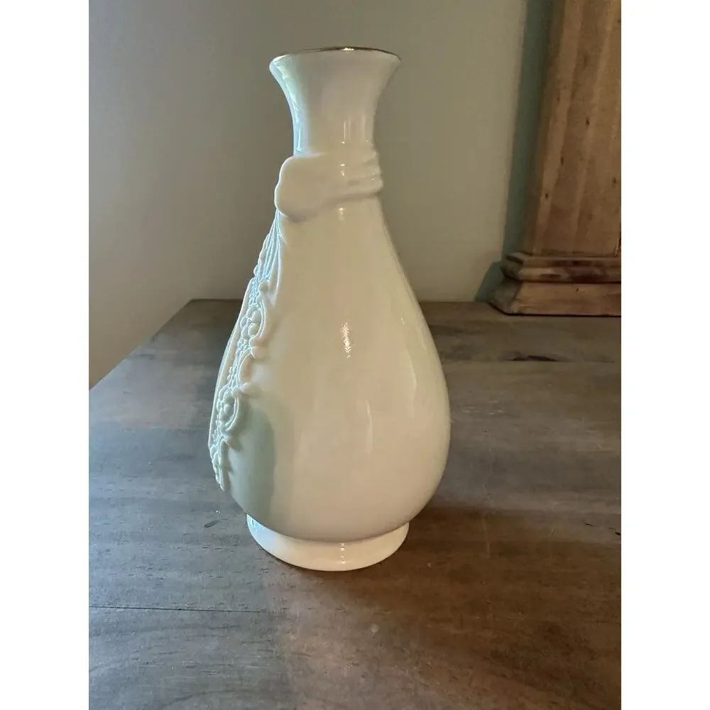 The Cameo Ribbon Vase By Royal Heritage Collection 6”T